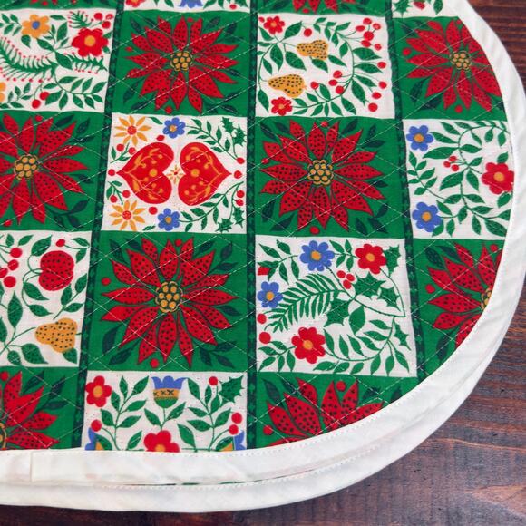 VINTAGE CHRISTMAS Holiday Cottage Quilted Placemats Set of 4 - Picture 2 of 3